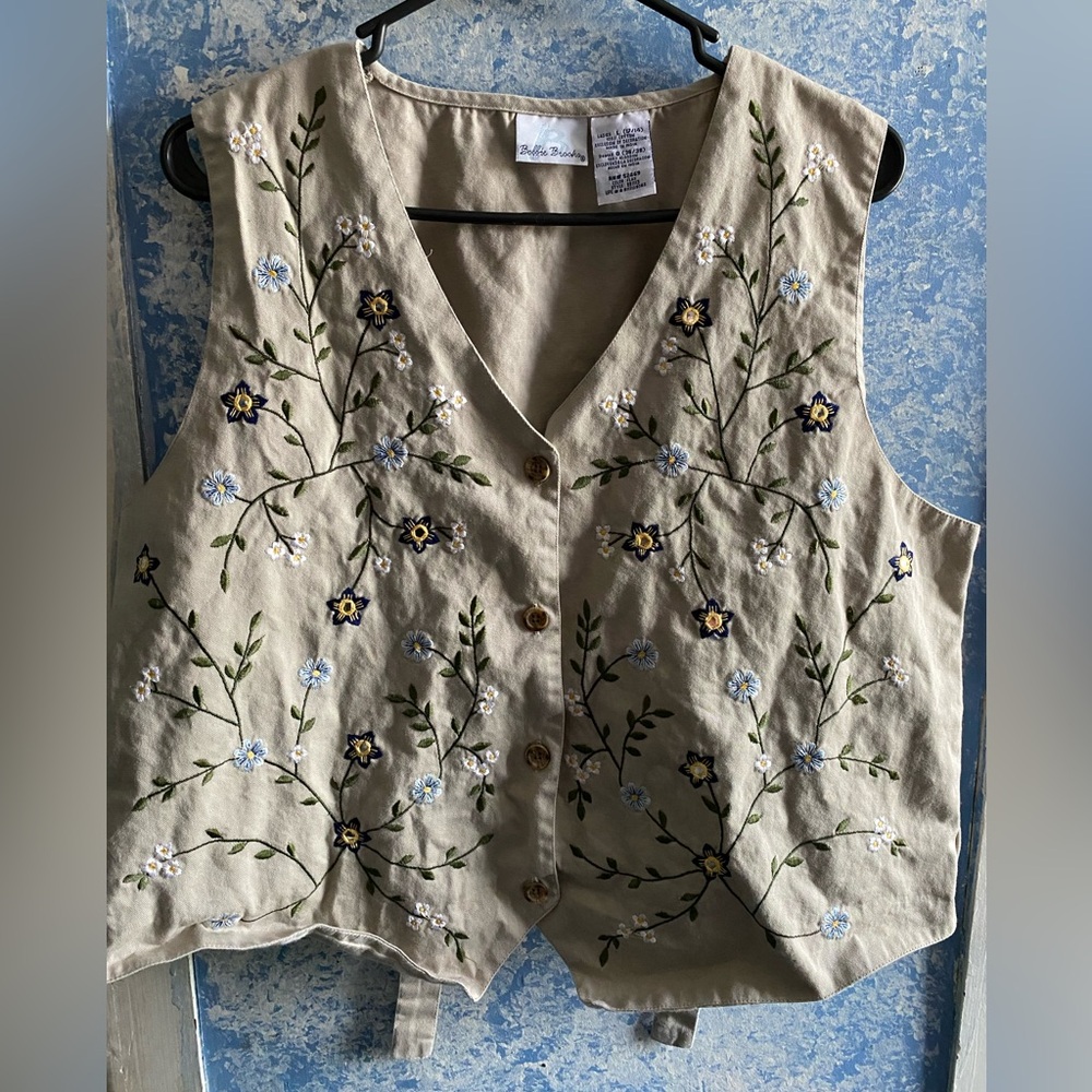 Bobbie Brooks large beige floral vest